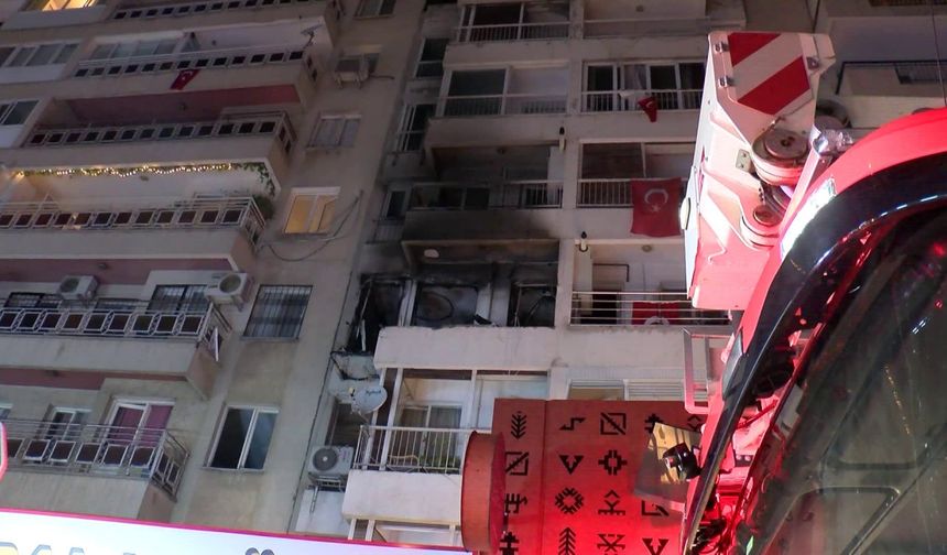 İzmir’de gaz sızıntısı sonrası patlama: 4 yaralı; o anlar kamerada / Ek fotoğraflar