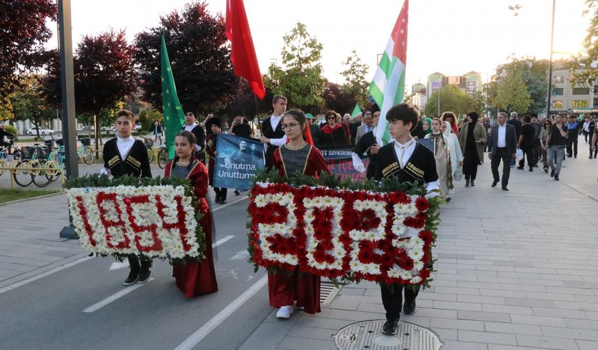 Kafkas kökenli Düzceliler, Çerkes Sürgünü'nün 161’inci yılında yürüyüş düzenledi