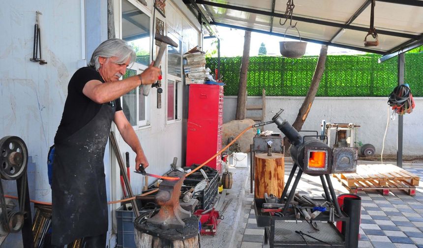Kaymakam ok atıyor, zihgir ve bıçak ustalığı yapıyor / Ek fotoğraflar