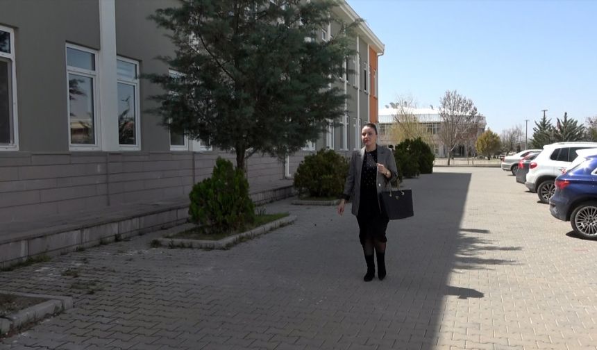 Kızını örnek aldı, 43 yaşında üniversitede okuyor