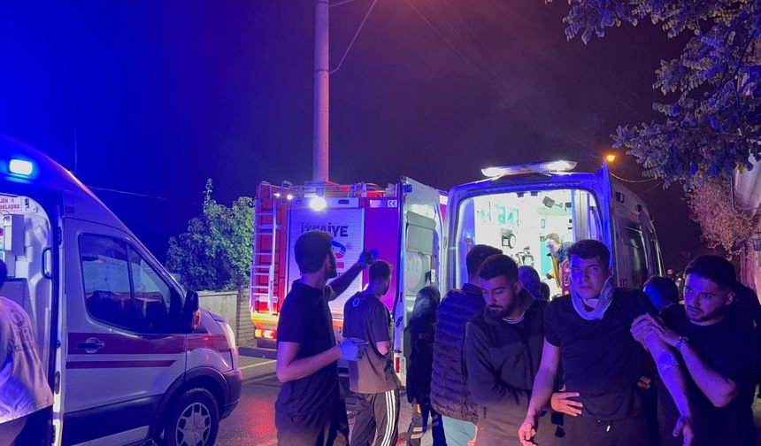 Kocaeli'de iki otomobil çarpıştı: 6 yaralı
