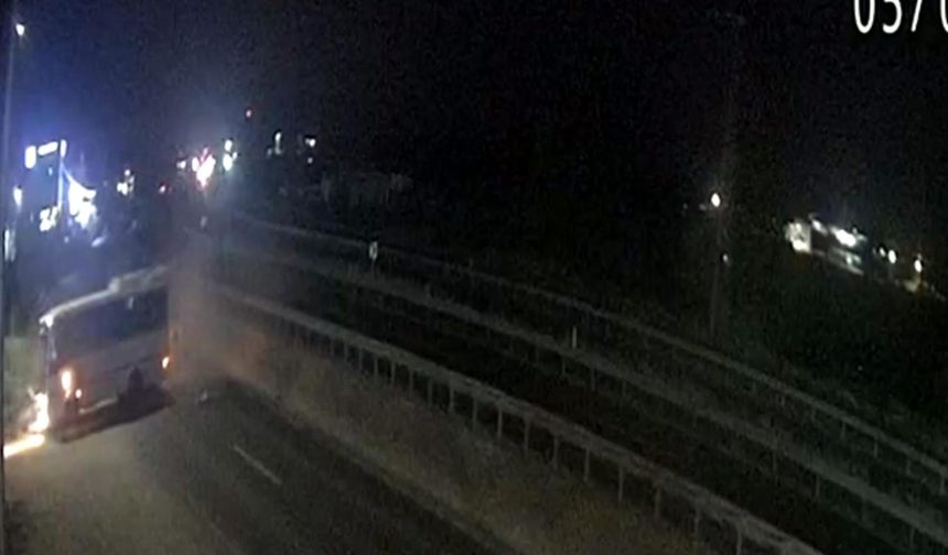 Midibüsle çarpışan otomobilin sürücüsü zabıta öldü