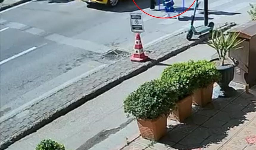 Motosikletin çarptığı yaya ağır yaralandı; kaza kamerada
