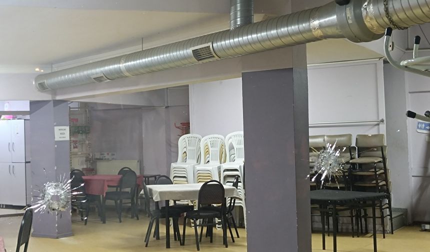 Motosikletle gelip, kıraathaneye kurşun yağdırdı