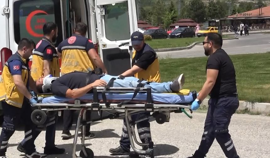 Otomobil ile hafif ticari araç çarpıştı: 3'ü çocuk, 6 yaralı
