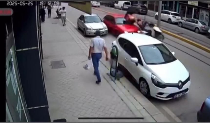 Otomobilin motosiklete çarptığı kaza kamerada