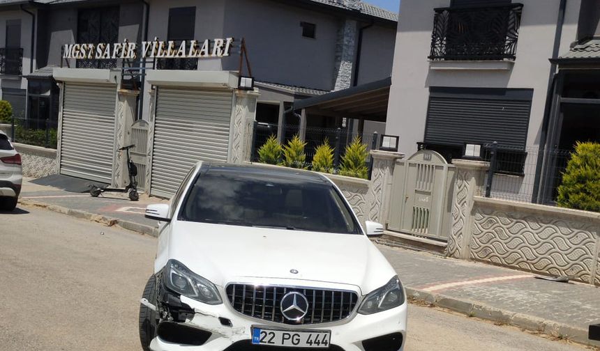 Otomobille çarpışan motosikletin sürücüsü yaralandı