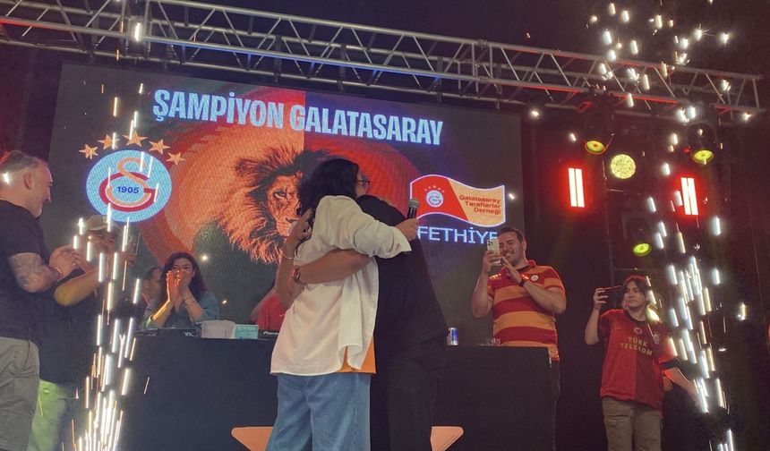 Şampiyonluk kutlamasında sürpriz evlilik teklifi