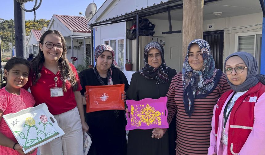 Türk Kızılay’dan deprem bölgesinde Anneler Günü kutlaması