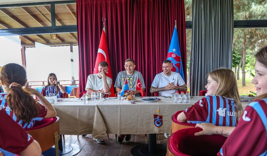 Ukraynalı savaş mağduru çocuklar, Trabzonspor’un Ukraynalı futbolcularıyla bir araya geldi