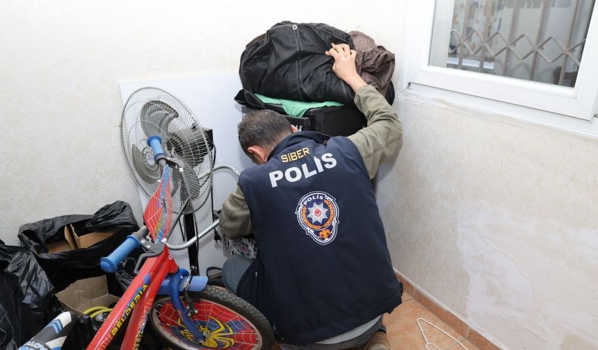 Vatandaşların banka bilgilerini yasa dışı bahis sitelerine veren şebeke çökertildi; 9 tutuklama