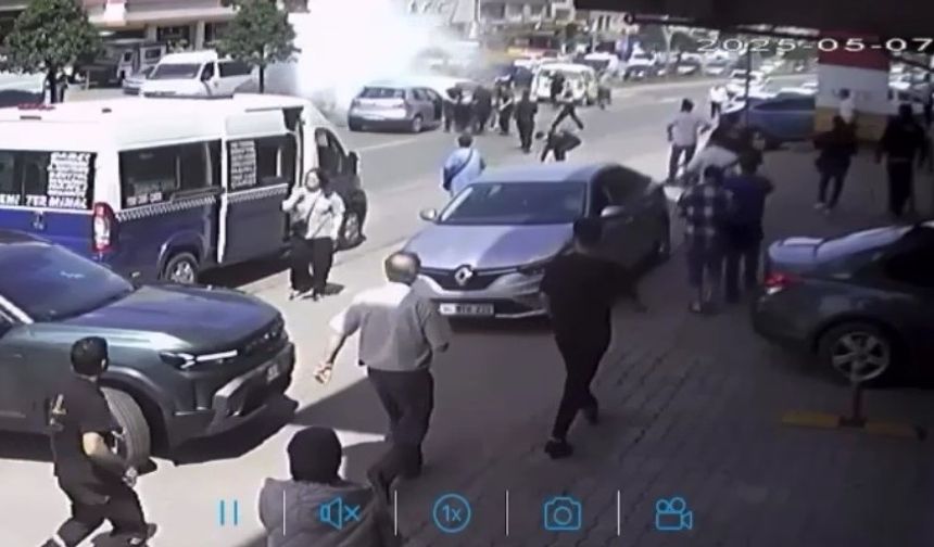 Yayaya yol vermek için duran otomobile arkadan gelen araçlar çaptı