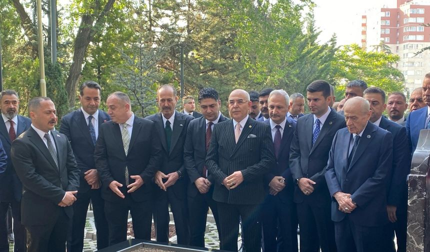 Bahçeli, Türkeş'in mezarını ziyaret etti