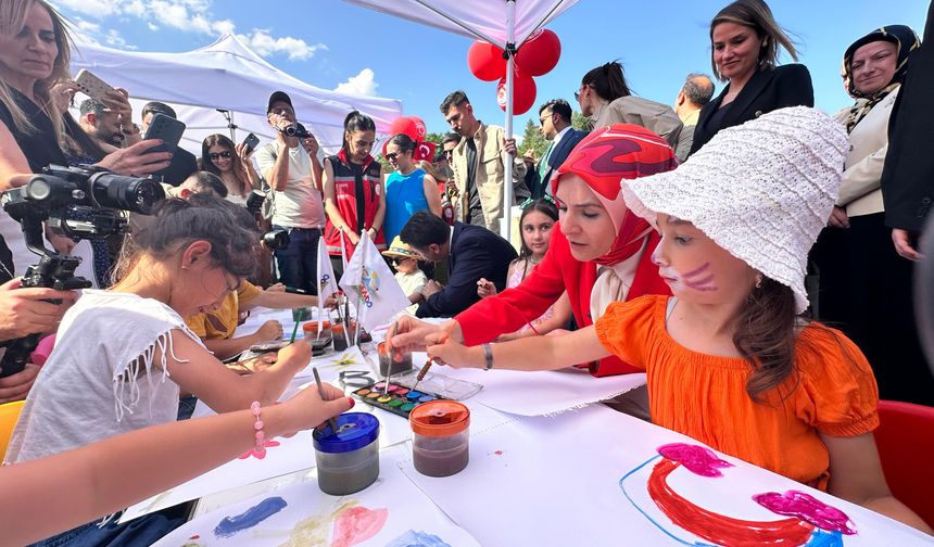 Bakan Göktaş, kadın kooperatifinde hamur açtı (4)
