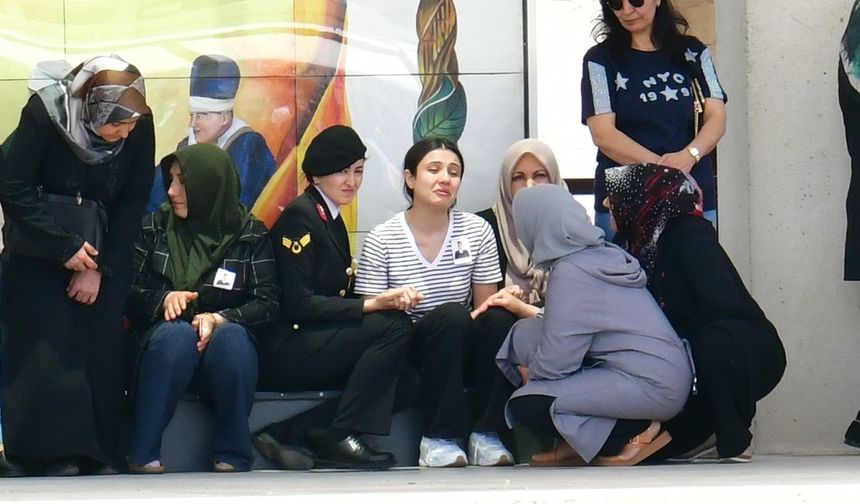 Düğüne giderken kazada ölen çift, toprağa verildi