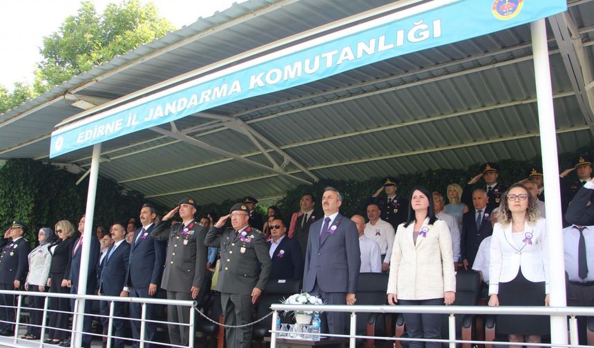 Edirne'de jandarma komandoların gösterisi ilgiyle izlendi