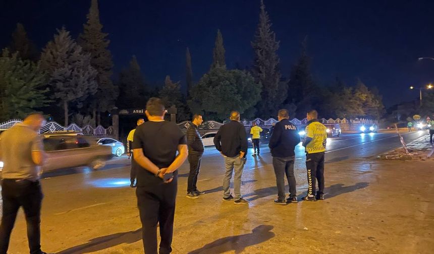 Gaziantep'te hafif ticari araç ile otomobil çarpıştı: 5 ölü, 2 yaralı