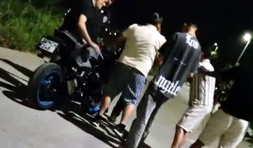 İstanbul - Avcılar Sahili'nde motosikletliyle güvenlik görevlileri arasında 'Yasak' tartışması