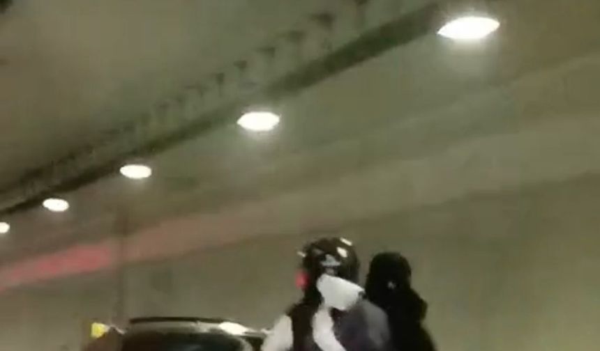 İstanbul - Avrasya Tüneli'nde 1'i bebek 3 kişinin motosiklette tehlikeli yolculuğu kamerada