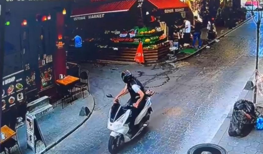 İstanbul - Beyoğlu'nda kebapçıya silahlı saldırı kamerada: 'Düşmanları iş yeri çevresinde dolaşıyor diye ateş açtılar'