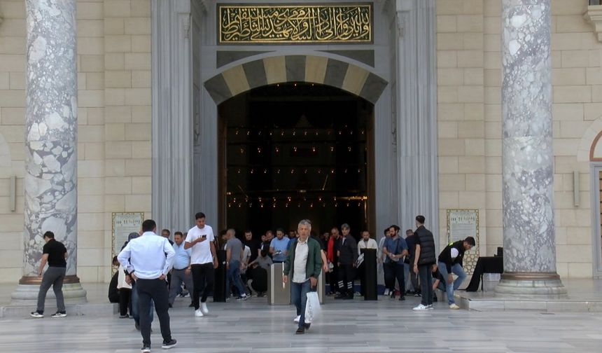 İstanbul - Çamlıca Camii’nde bayram namazı kılındı
