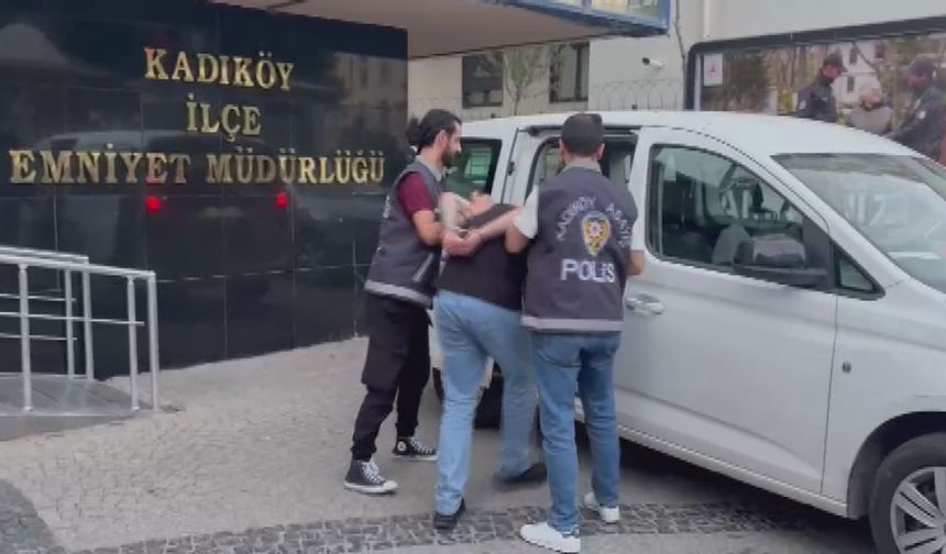İstanbul- Kadıköy'de aracına çarpan sürücüye saldırıp, tepki gösteren kadına 'Boğazını keserim' diyen sürücü tutuklandı