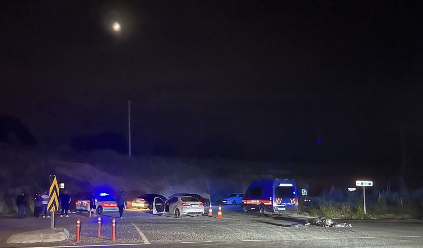 Kocaeli'de otomobil ile motosiklet çarpıştı; 1 ölü, 2 yaralı