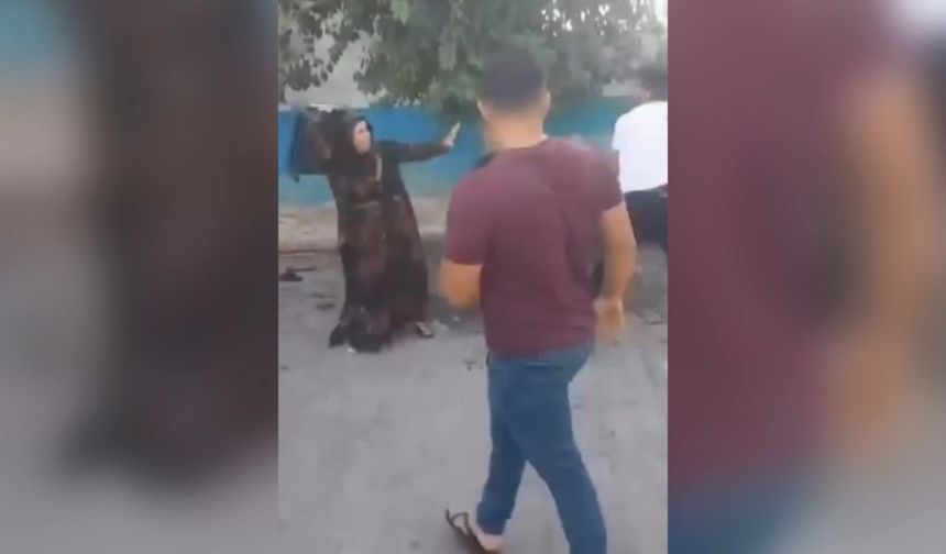 Pazar yerindeki kavga kamerada; 3 yaralı