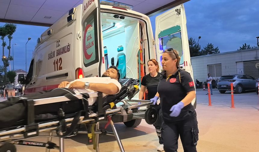 Şakalaşırken sigara paketini düşüren arkadaşını bıçakladı