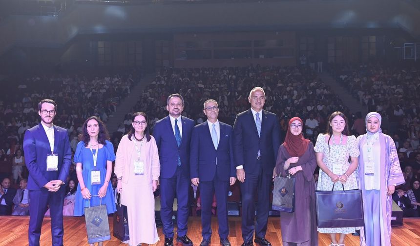 Bakan Ersoy: Türkçemiz, yüzyıllardır duyguların ve düşüncelerin harmanlandığı bir gönül dilidir