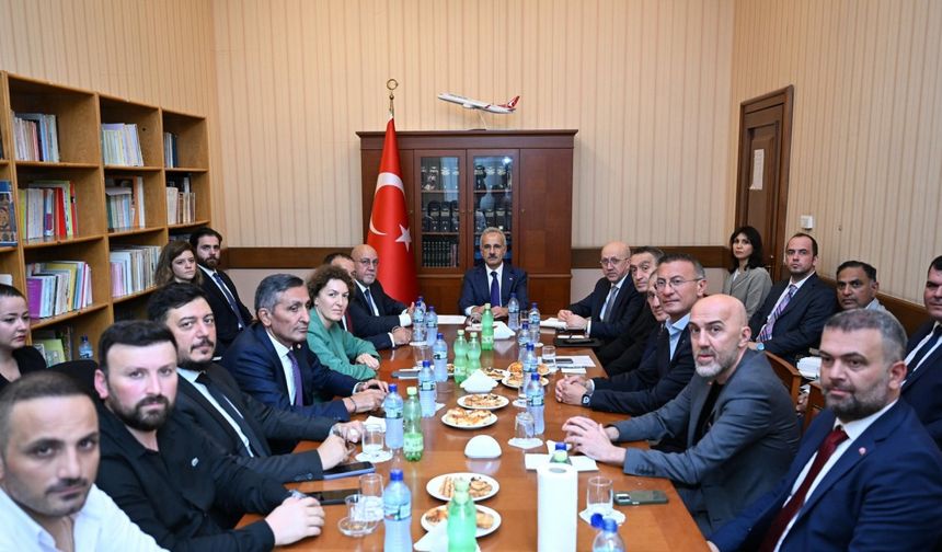 Bakan Uraloğlu, Gürcistan’da iş insanlarıyla bir araya geldi