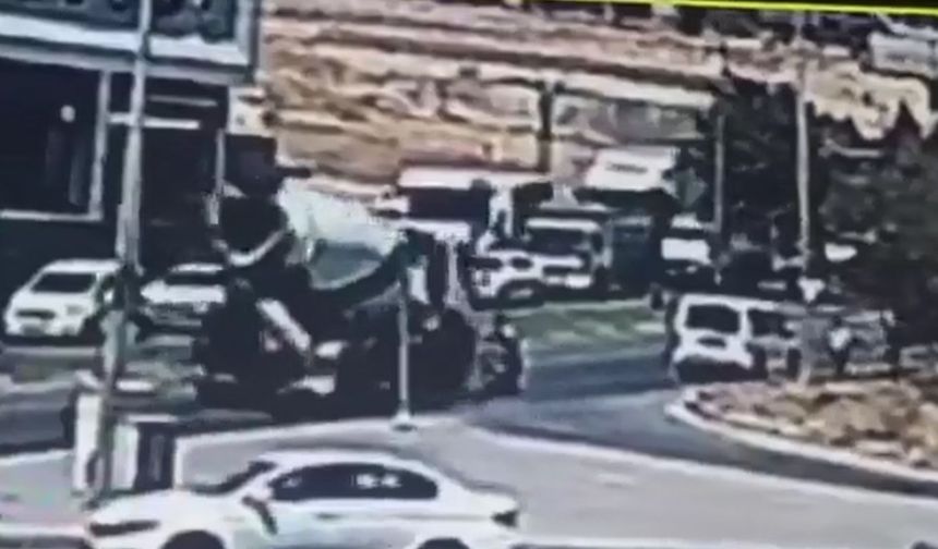 Beton mikserinin çarptığı motosikletin sürücüsü yaralandı, yanındaki annesi öldü