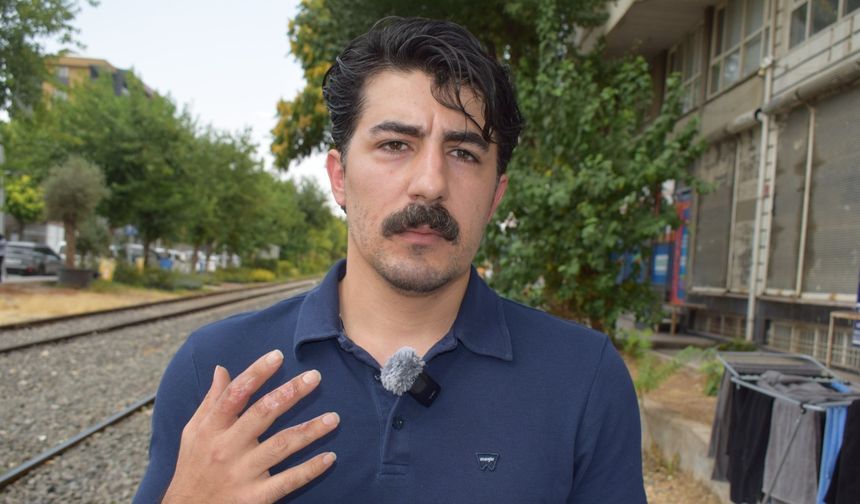 Elektrikli skuterinin bataryası elinde patladı; o anlar kamerada