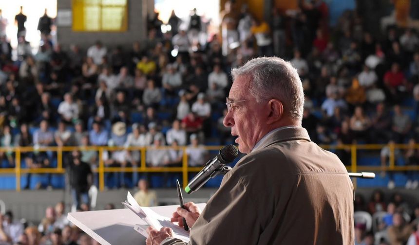 Eski Kolombiya Cumhurbaşkanı Uribe, rüşvetten suçlu bulundu