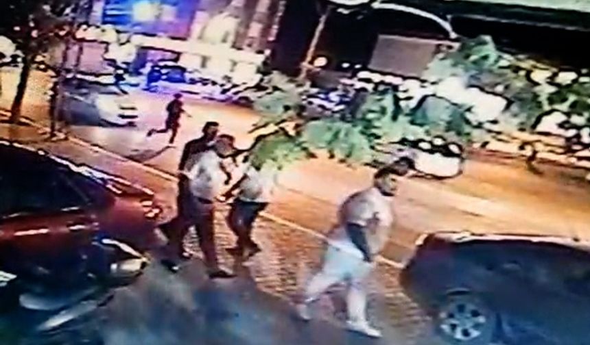İki aracın çarptığı Muhammet Enes ağır yaralandı; kaza kamerada