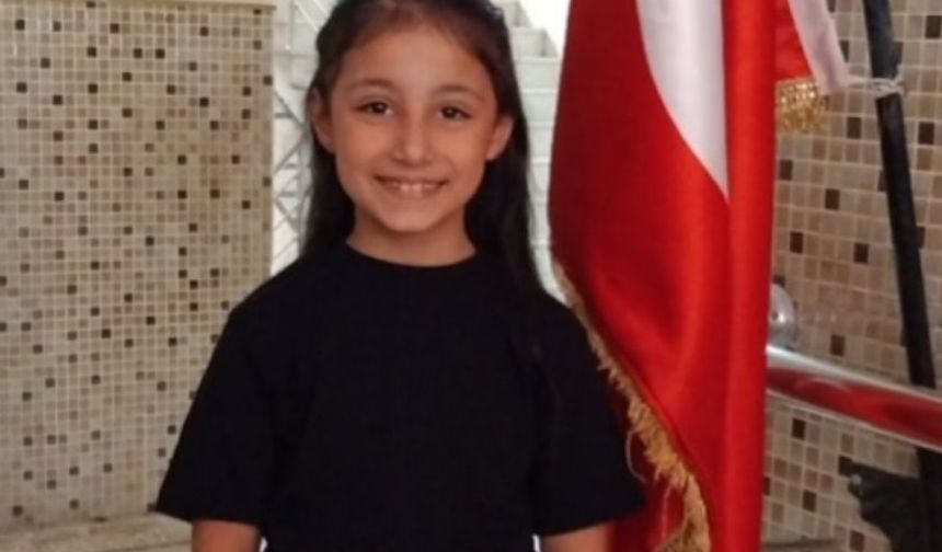 İnfaz koruma memurunun öldürdüğü eşi ve kızı toprağa verildi
