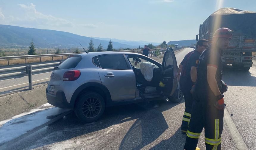 Kastamonu’da otomobil refüjdeki kanala düştü: 2 yaralı