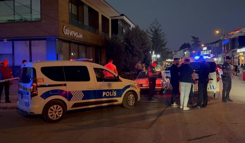 Tartıştıkları kişinin pompalı tüfekli saldırısına uğradılar: 2 yaralı