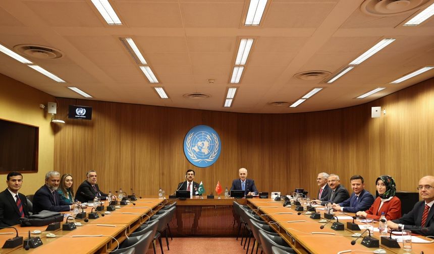 TBMM Başkanı Kurtulmuş, Pakistan Senatosu Başkanı Gilani ile görüştü