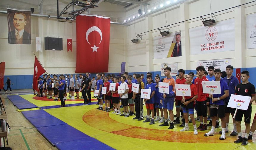 Anadolu Yıldızlar Ligi Türkiye Güreş Şampiyonası, Kula'da başladı