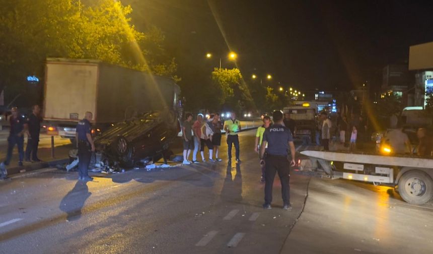 Çekiciye çarpan otomobildeki çift yaralandı