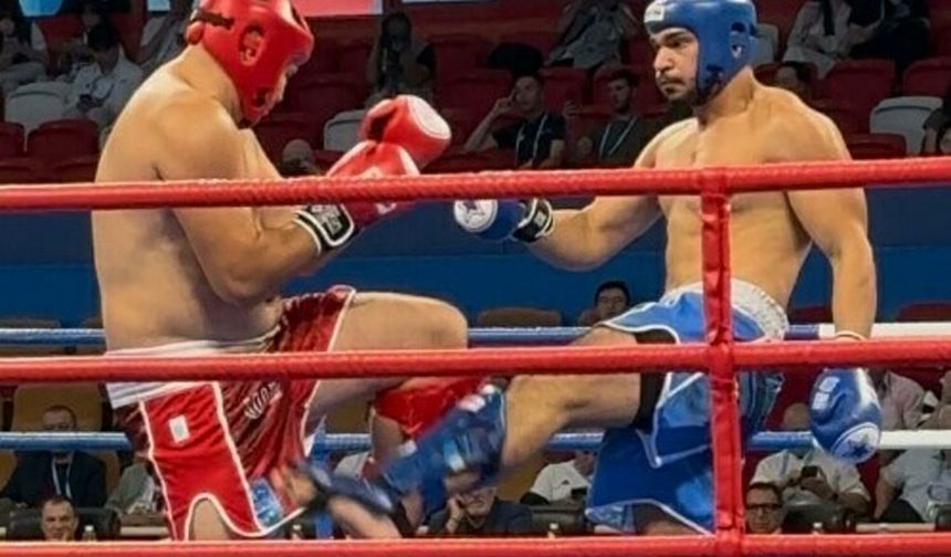 Finalde ayak parmağı kırılan kick boksçu, Dünya Oyunları'ndan gümüş madalya ile döndü