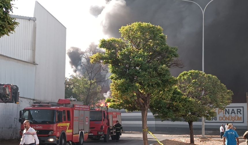 Gaziantep'te geri dönüşüm fabrikasında yangın