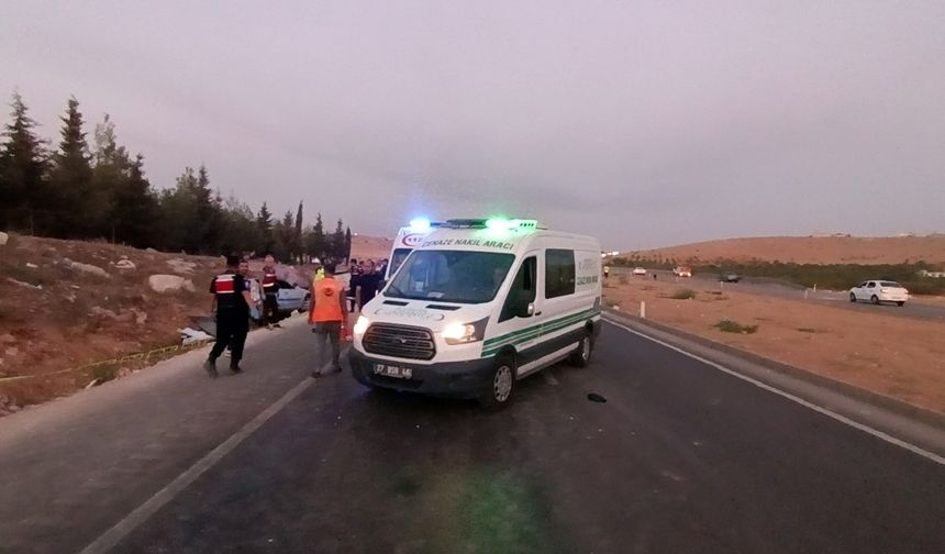 Gaziantep'te iki otomobil çarpıştı: 3 ölü, 3 yaralı