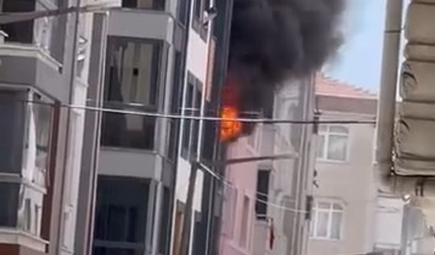 İstanbul - Avcılar'da yangın çıkan daire kullanılamaz hale geldi