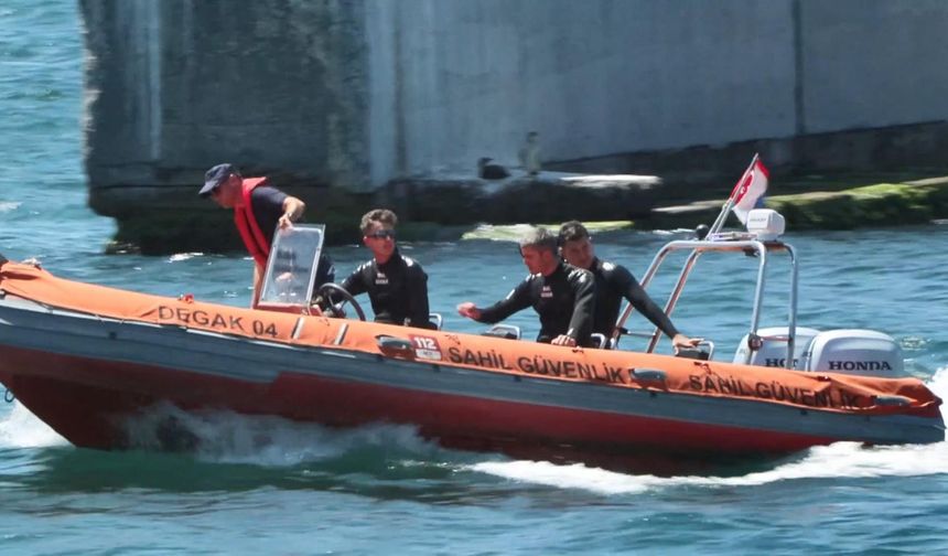 İstanbul - Sarayburnu Sahili'nde denizde kaybolan Şahap Erol’u arama çalışmaları sürüyor