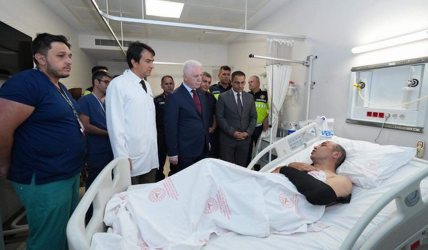İstanbul - Vali Gül, kazada yaralanan jandarma personelini ziyaret etti