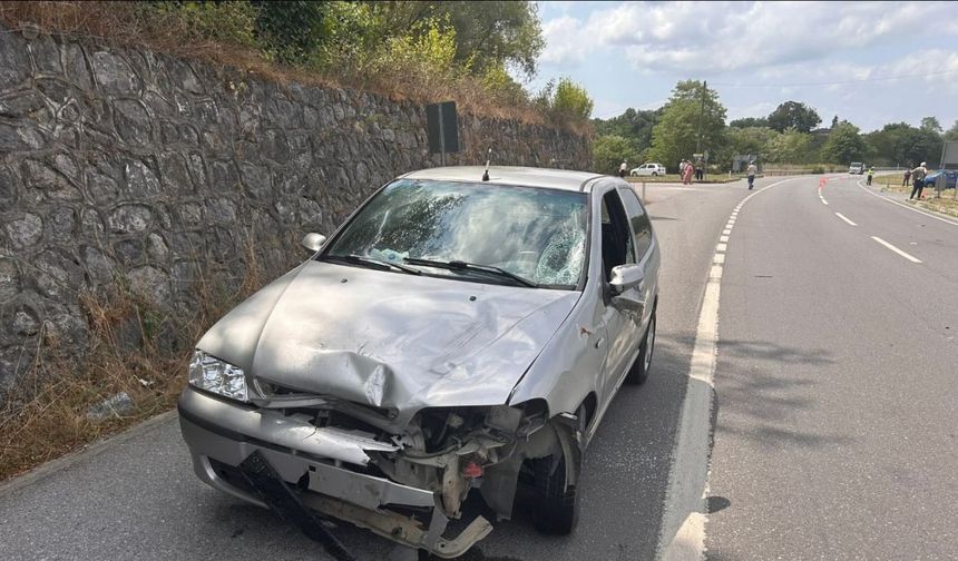 Karasu’da otomobille çarpışan elektrikli bisikletin sürücüsü öldü