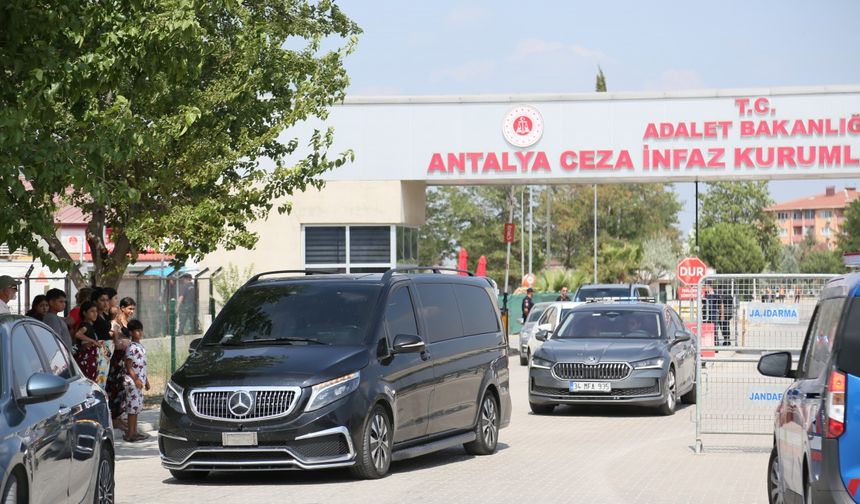Kılıçdaroğlu, cezaevinde tutuklu Böcek ve Kara'yı ziyaret etti