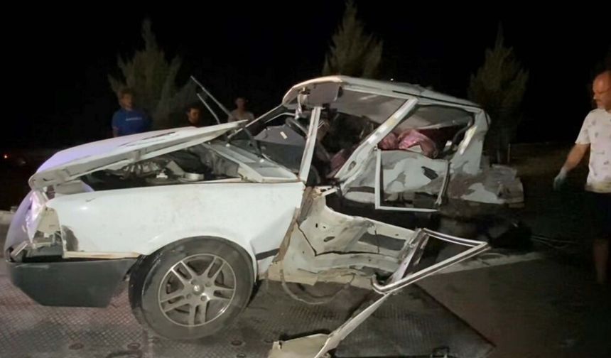 Muğla'da kavşakta otomobiller çarpıştı; 1 ölü, 2 yaralı